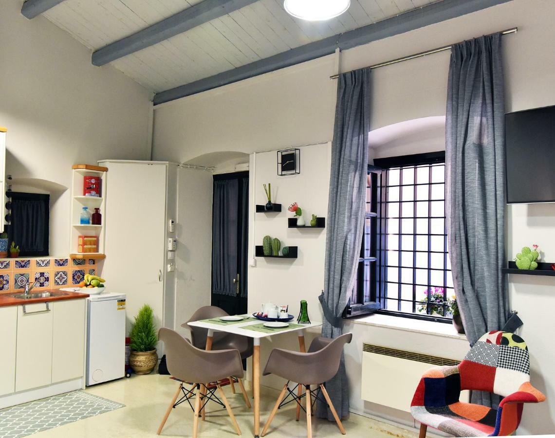コルフ島 Charming Venetian Town House In The Old Town Of Corfuヴィラ エクステリア 写真